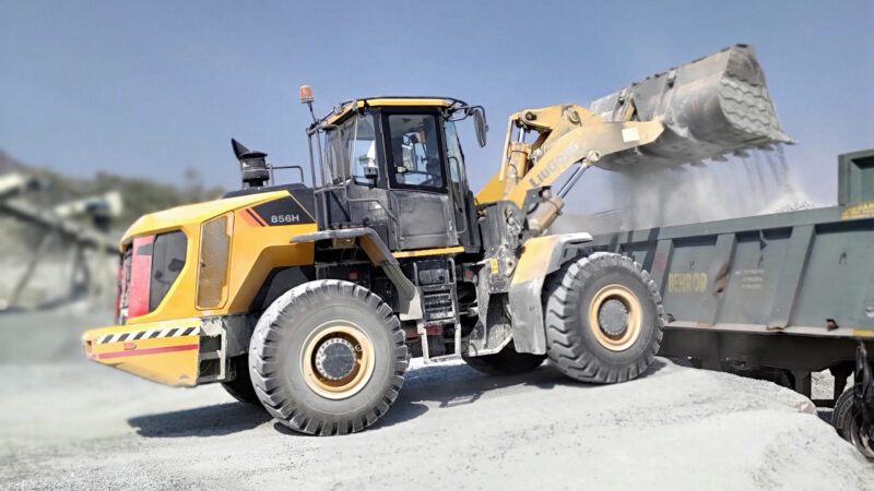 856H